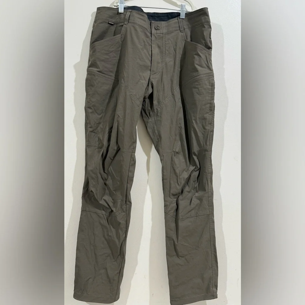 Kuhl Men's Cargo Pants in Olive